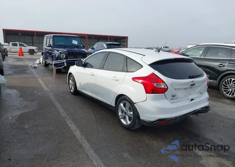 2014 Ford Focus Se z USA, uszkodzony, nr VIN 1FADP3K23EL158261
